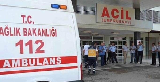 Keçekî bi kêrê li cîgirê rêvebirê asayisê xist