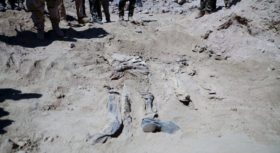 Îraq dest bi taqîkirina gorên komî yên êzdiyan dike