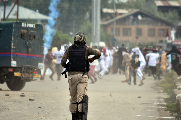 Li dijî ‘Qanûna Hemwelatîbûnê’ derketin û 40 kes hatin kustin