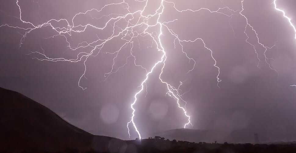 Ji ber lêdana brûskê 20 kes mirin