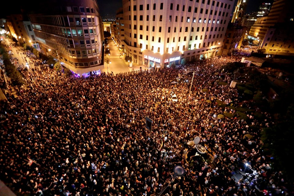 Lubnan ser û binê hev bû