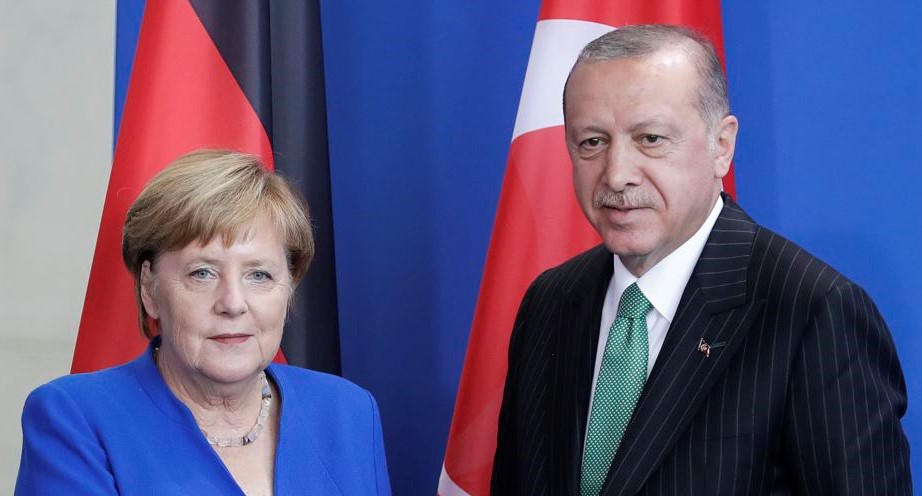 Merkel di meha rêbendanê de diçe Tirkiyê