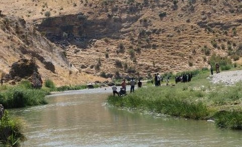 Kurekî 11 salî ku ketibû ber pêlên avê cenazê wî hat dîtin