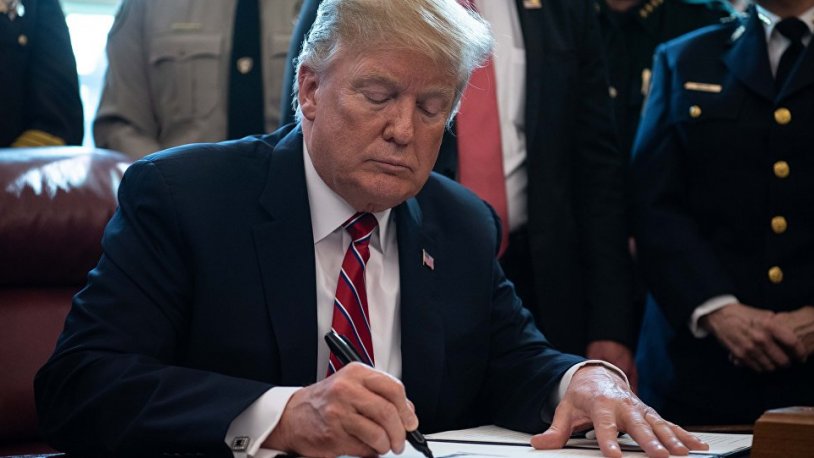 Amadekariya dorpêçan: Trump biryarnamê îmze kir