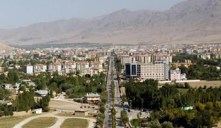 Li bajarê Wanê hemû çalakî hatin qedexekirin