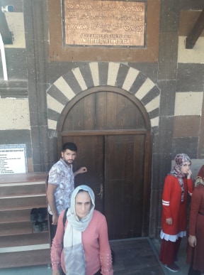 Kurdistanî diçin seredana rêberê xwe Sêx Ahmedê Xanî