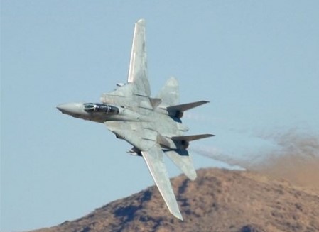 Balafira nasname nediyar êrîs kir baregeha Îranê ya Dêrezorê