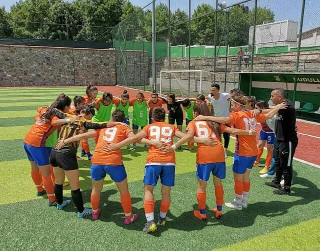 Tîma Futbolê ya keçên Batmanê Lîga Duyem garantî kirin