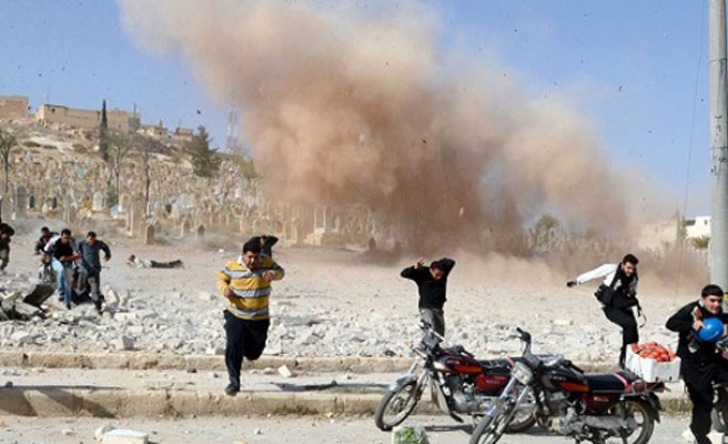 Di roja yekemîn a cejnê de Idlib hat bombebarankirin