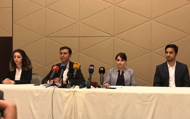 Parêzeran nameya Ocalan xwend: Li bendê me...