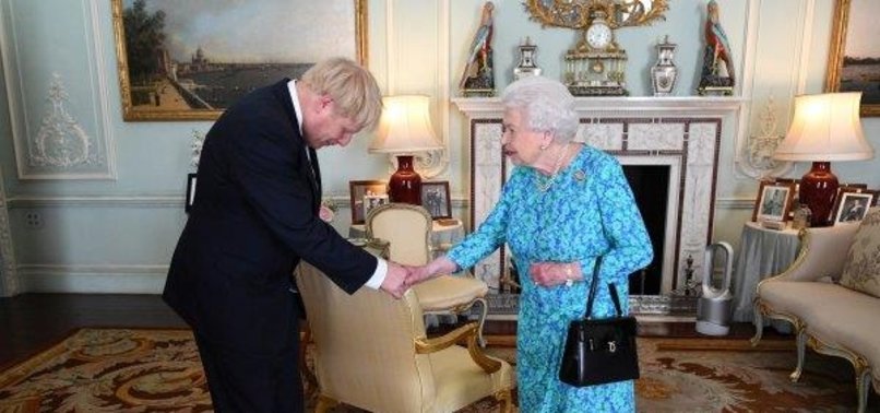Qralîçe daxwaza Boris Johnson qebûl kir