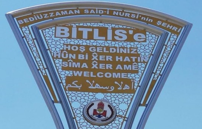 Bedlîs | Pistî bertekan 'Tabelaya Kurdî' ya bajêr hat danîn, dora saredariyê ye