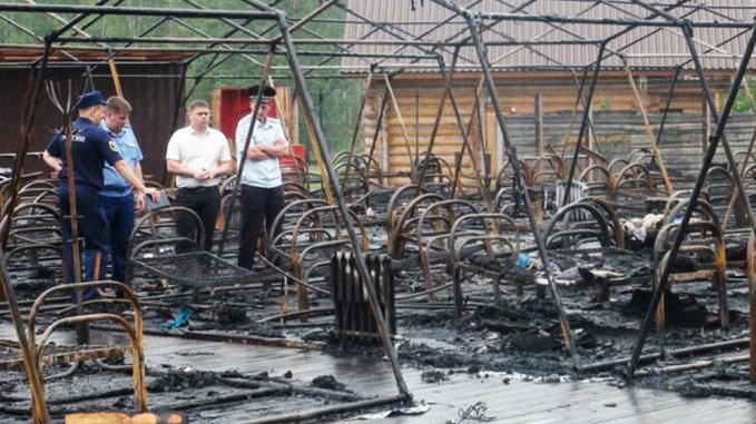 Kampa zarokan sewitî: 198 zarok di nav agir de man