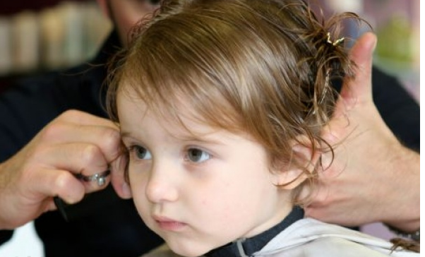 VÎDEO - Ciwanekî kurd beriya cejnê li kolanan zarokan belas tiras dike