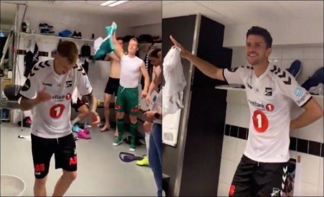 Video | Futbolîstên Norwêcî bi strana Kurdî serkeftina xwe pîroz kirin