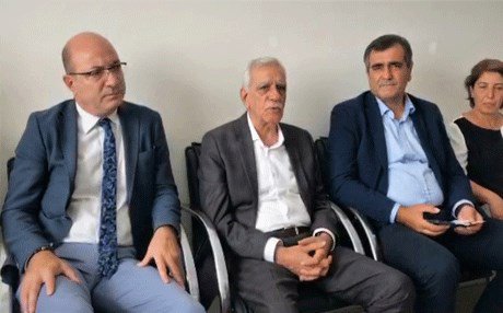 Ji Parlamentarên CHPê serdana pistgiriyê bo Ahmet Turk