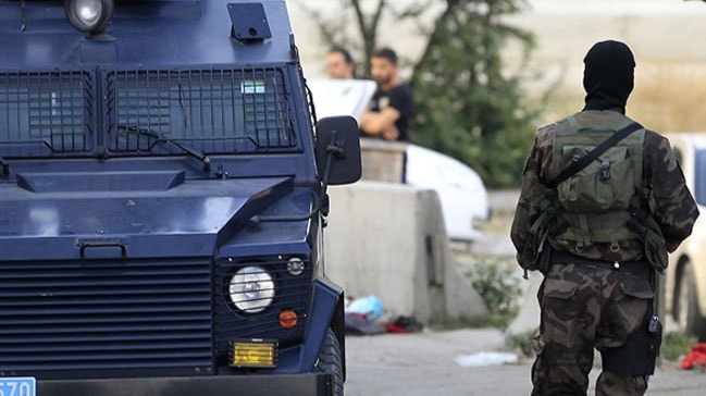 Wesayîteke polîsan li Amedê pêl ciwanek kir û ew kust