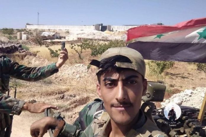 Hêzên rejîmê xala artêsa Tirkiyê dorpêç kirin