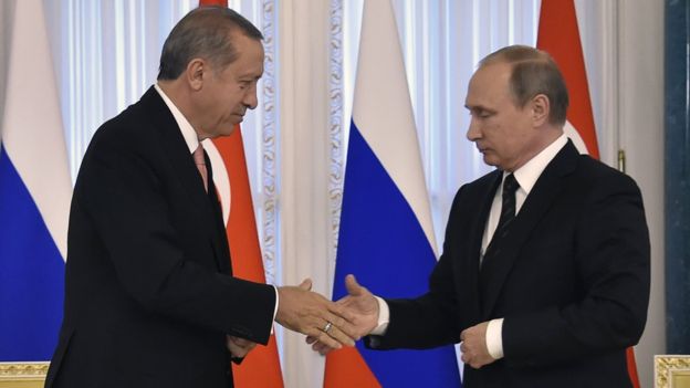 Pûtîn û Erdogan li ser rewsa Idlibê axivîn: Êrîsên rejîmê...