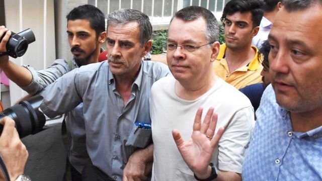 Rahîb Brunson serbest hat berdan