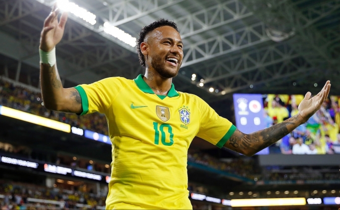 Neymar Brezilya’yi ipten aldi