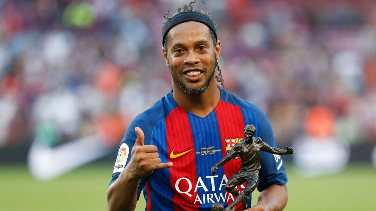 Ronaldinho 39 yasinda jubile maçina çikiyor