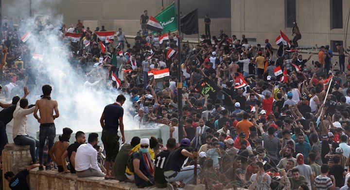 Irak’ta protesto ve ölü sayisi artiyor, sokaga çikma yasagi!