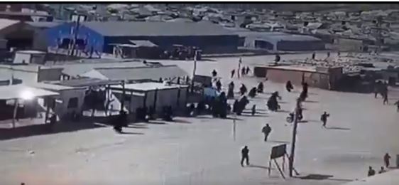 VIDEO | ISID'li teröristler ve aileleri Hol Kampindan kaçiyor!