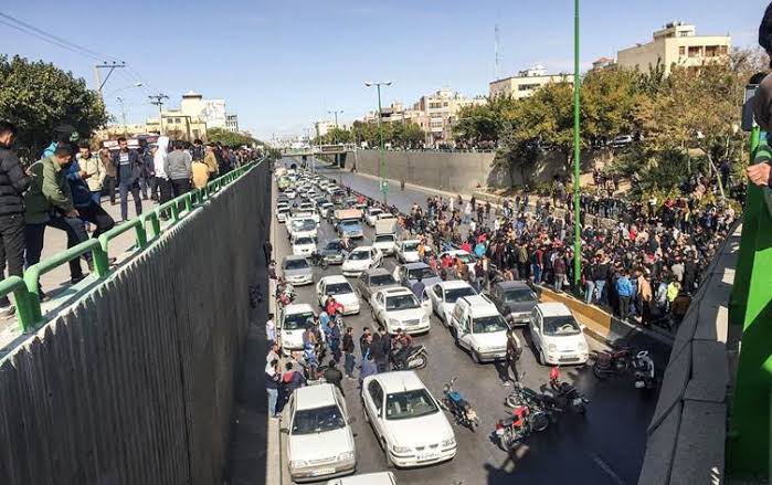 Dogu Kürdistan'da, Iran askerleri Kürtlere saldirdi: 21 ölü