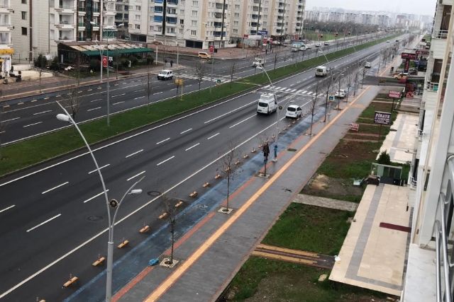 VIDEO | Diyarbakir'da polislerden Kürtçe anons: Disari çikmayin, evlerinizde kalin