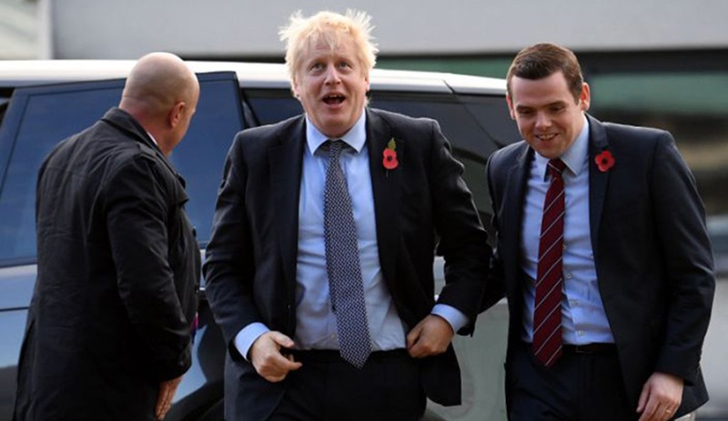 Ingiltere'de kriz büyüyor: Devlet bakani istifa etti