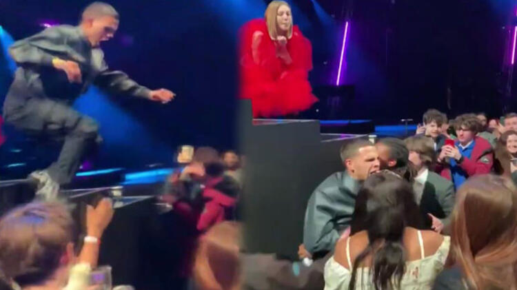 Ünlü rapçi tartistigi seyirciye saldirdi