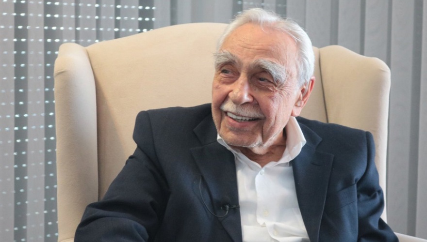 Kürt siyasetçi, baba mirasini Ismail Besikçi Vakfi’na bagisladi