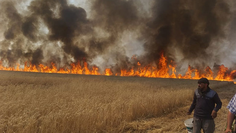 Mahmur’da Kürt çiftçilerin ekinleri yine yakildi
