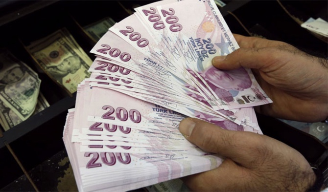 Financial Times: Türk Lirasi sert düsüsle yeni dibi gördü