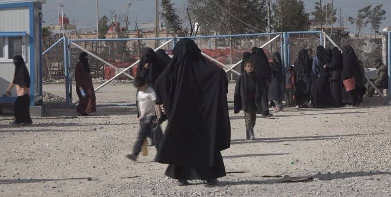 200 ISID’li kadin kamptan kaçmaya çalisti