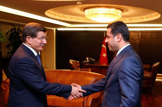 Demirtas’in sözlerine Davutoglu’ndan yanit