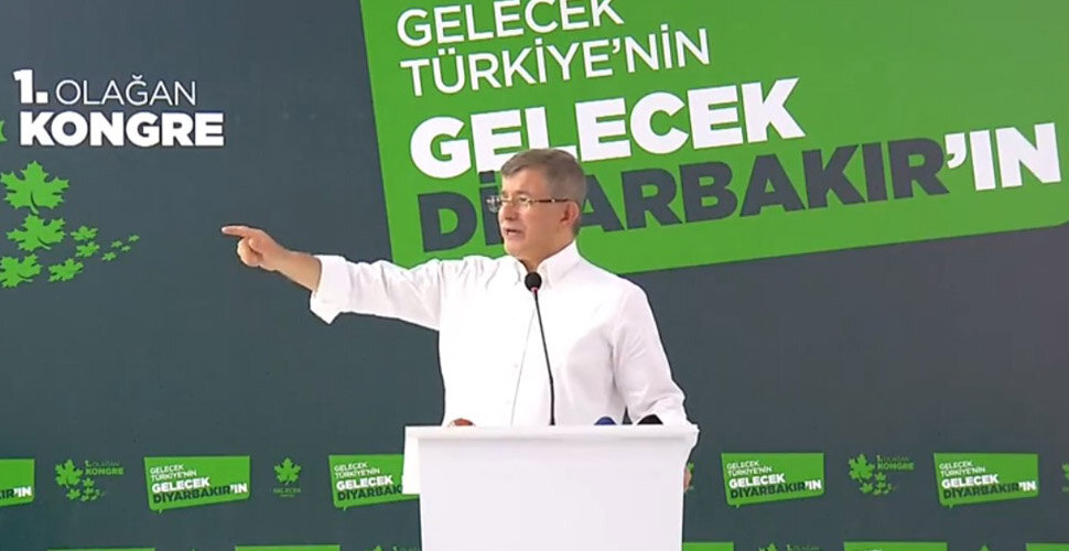 Davutoglu: Ti kes nikare Tirkiyê parçe bike, ji ber ku herî zêde Kurdî li Stenbolê tê axaftin