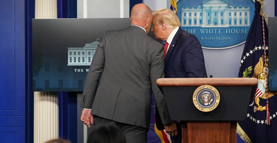 Toplantida tehlikeli anlar: Gizli servis Trump'i disari çikardi