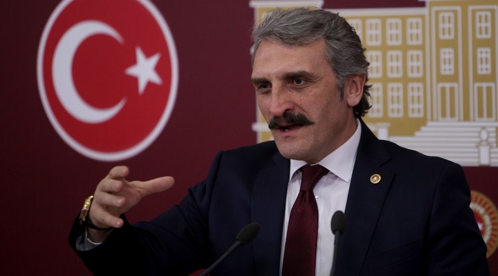 AKP’li vekil tarihi kitabeye babasinin adini yazdirdi