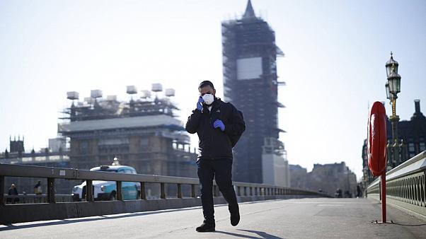 Ingiltere: Yasaklar, Aralik ayina kadar sürecek