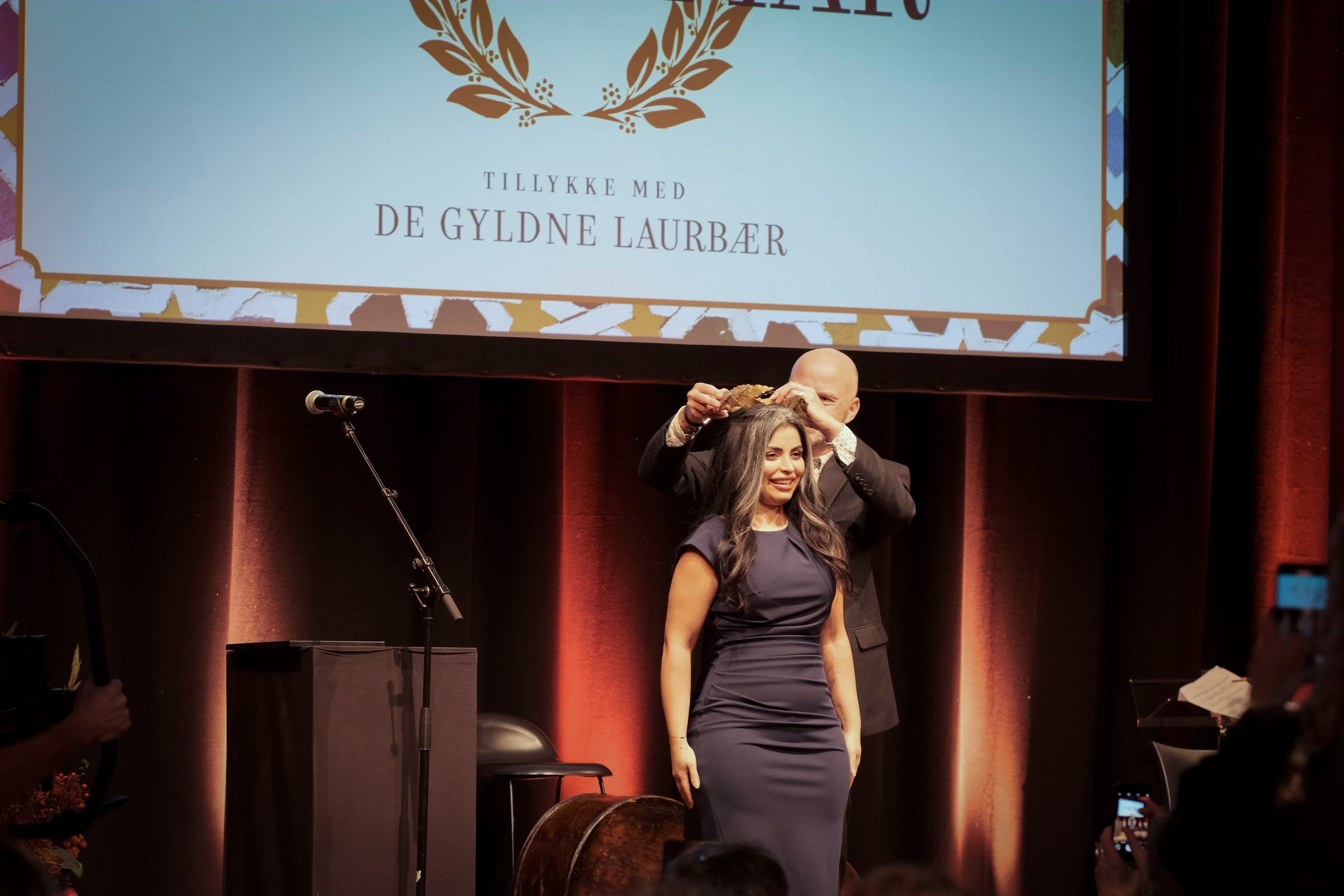 Kürt yazar Sara Omar’a Altin Defne Ödülü