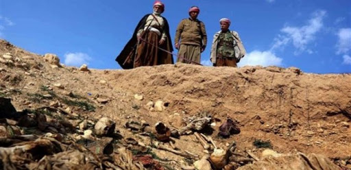 Sengal'de toplu mezardan çikarilan Ezidiler için tören...