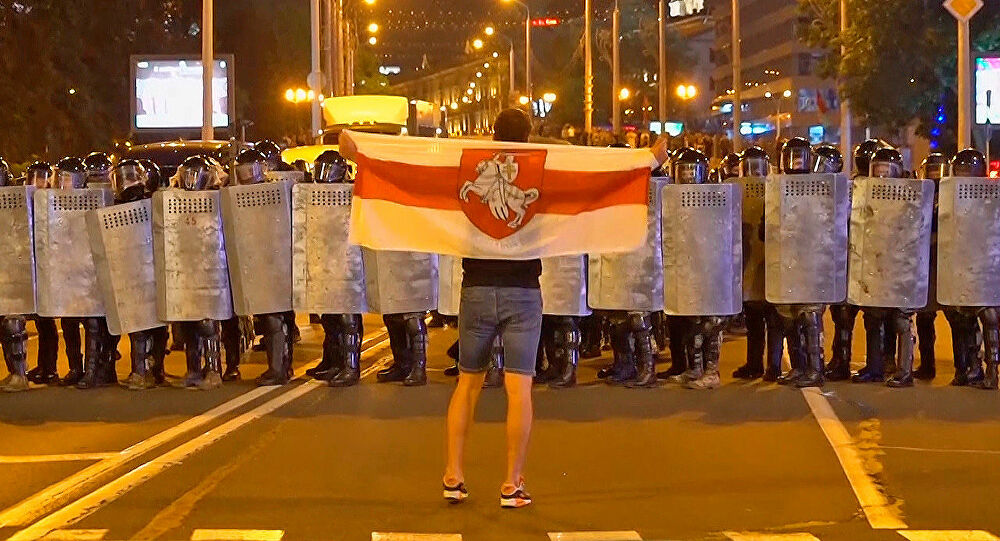 Belarus'ta isyan büyüyor: Yüzlerce gözalti...