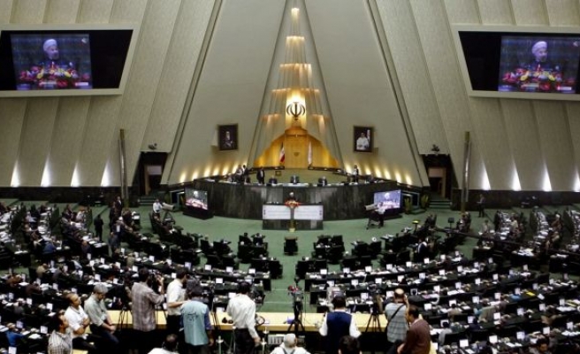 Iran Meclisi Ruhani hükümetinin bütçe taslagini reddetti!