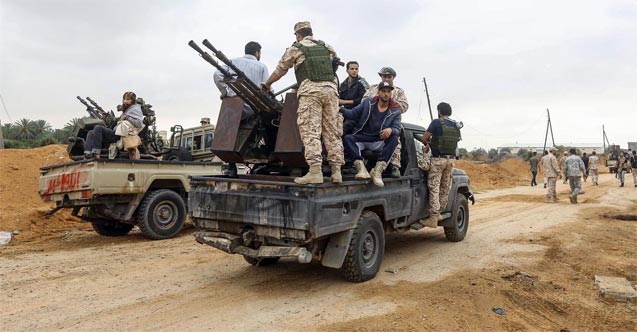 Libya: Hafter güçleri, ordu karargahina saldirdi!