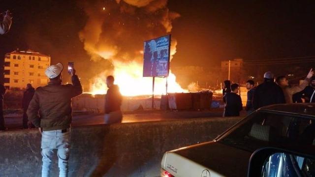 Suriyeli mültecilerin bulundugu kamp atese verildi!