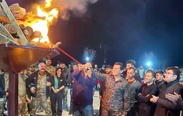 Mazlum Abdi ile ABD’nin Suriye Temsilcisi Newroz atesini birlikte yakti!