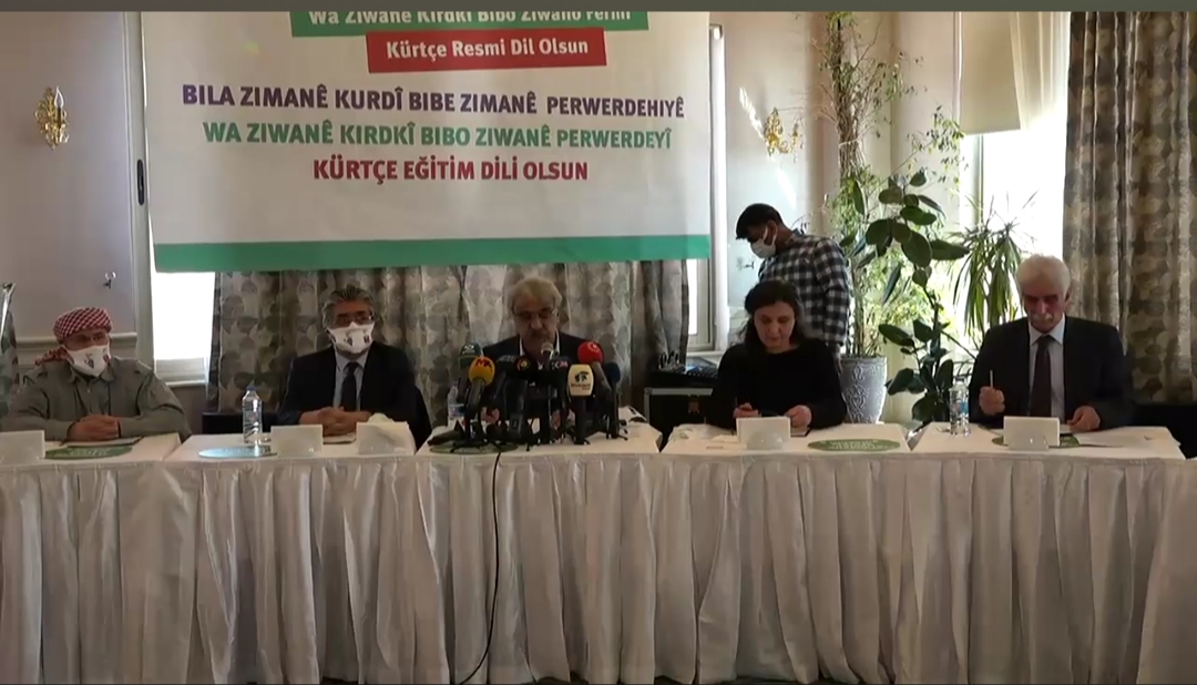 Diyarbakir’da Kürtçe için imza kampanyasi!