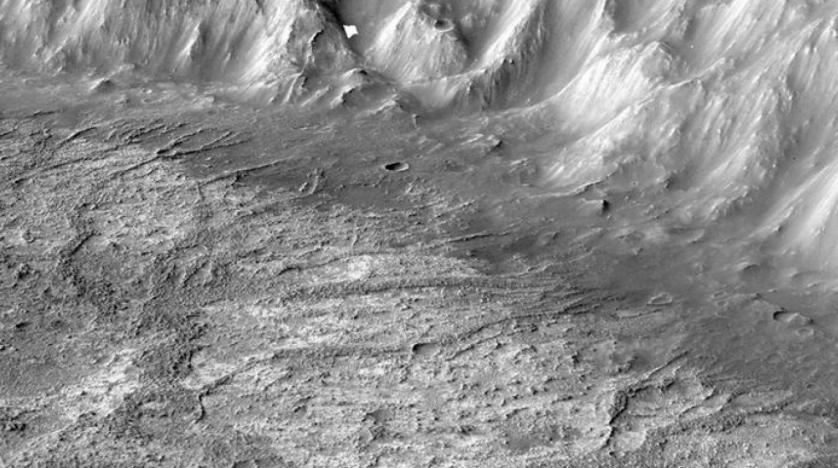 Mars yüzeyinde bilinmeyen türde eski bir krater gölü kesfedildi!